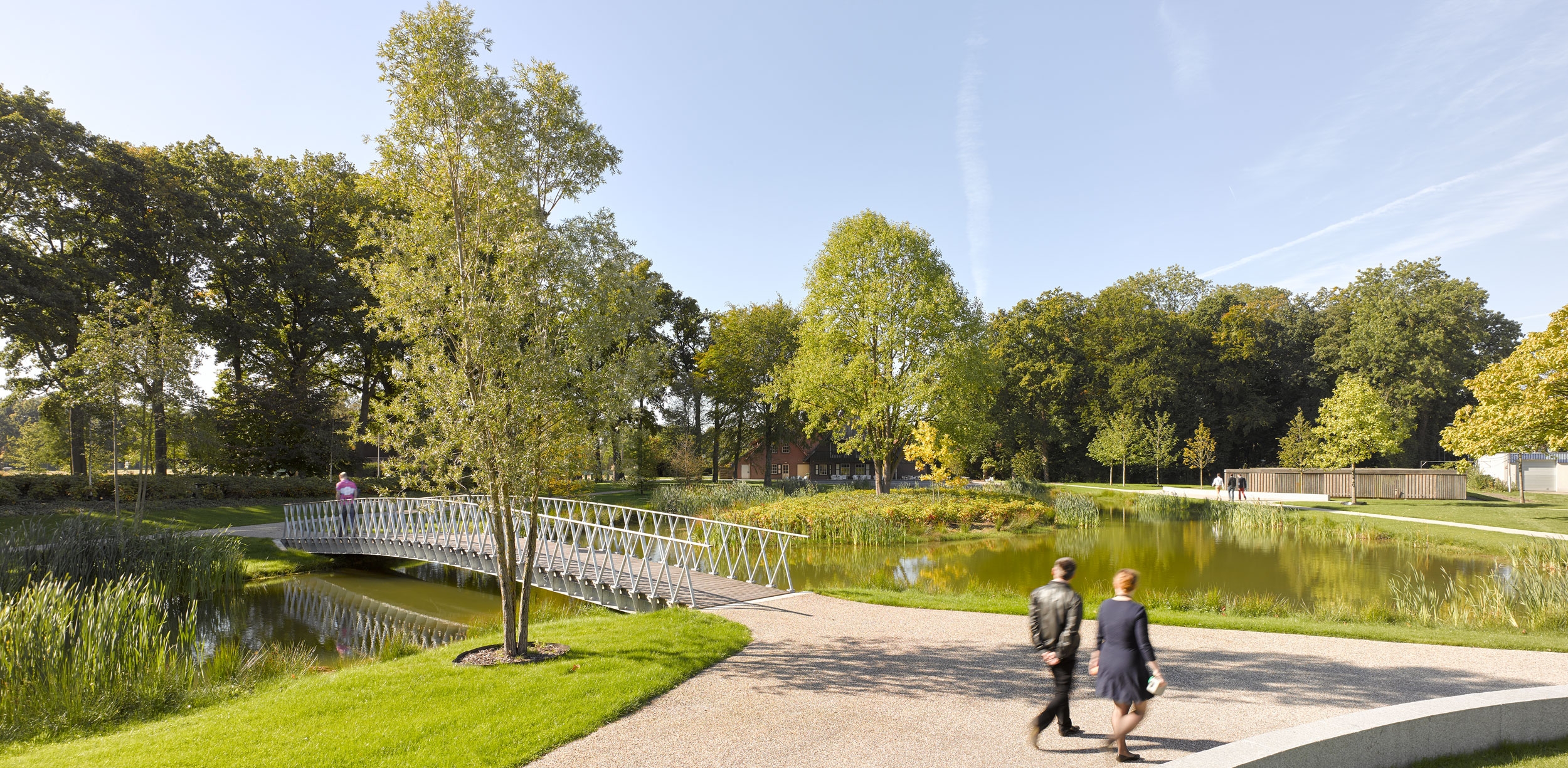 Groene campusomgeving op het High Tech Systems Park